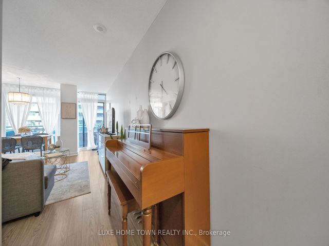 711 - 4K Spadina Ave