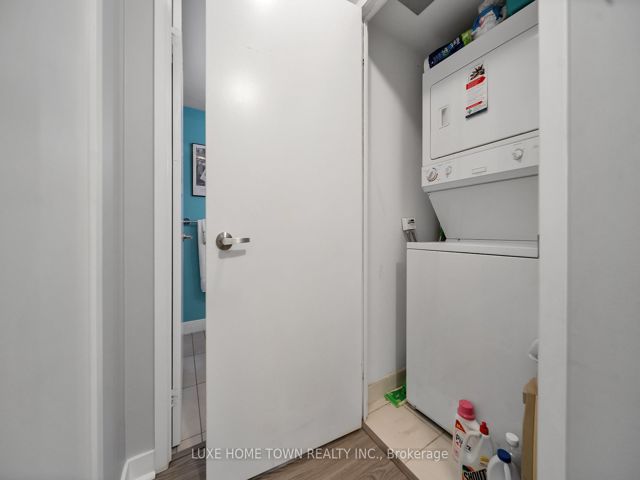 711 - 4K Spadina Ave