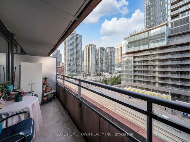711 - 4K Spadina Ave