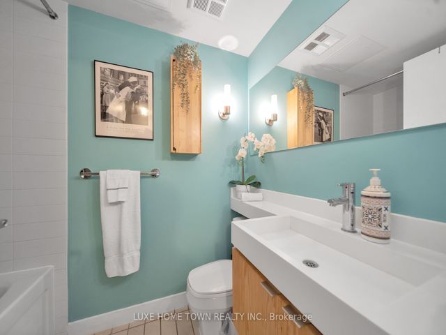 711 - 4K Spadina Ave