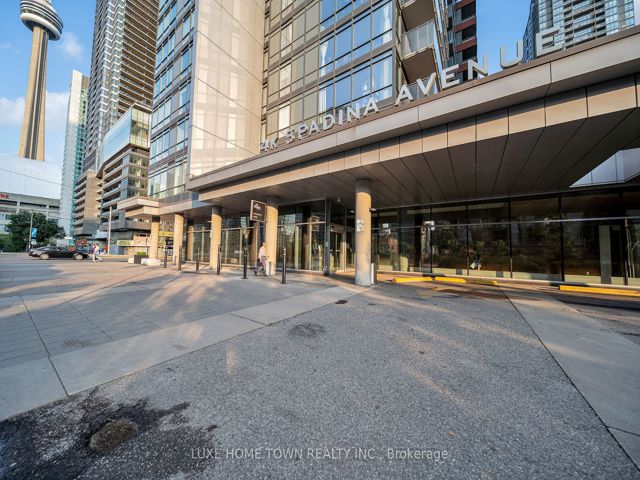 711 - 4K Spadina Ave