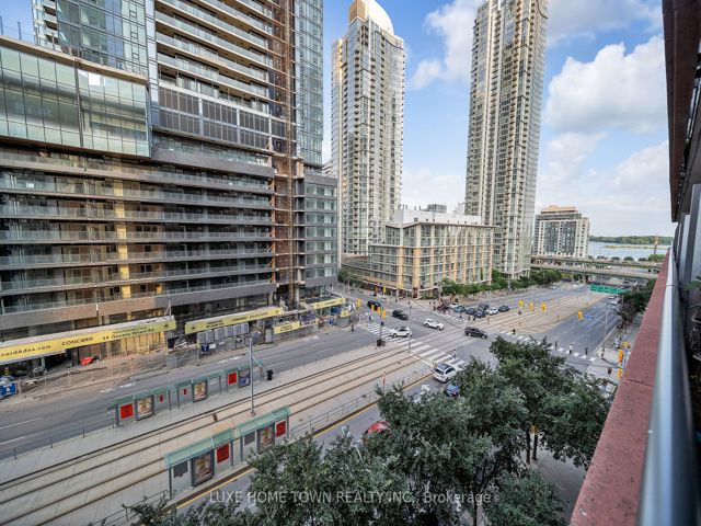 711 - 4K Spadina Ave