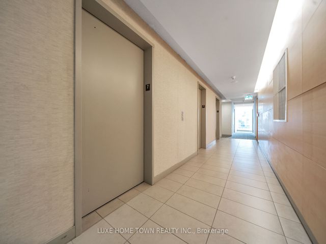 711 - 4K Spadina Ave