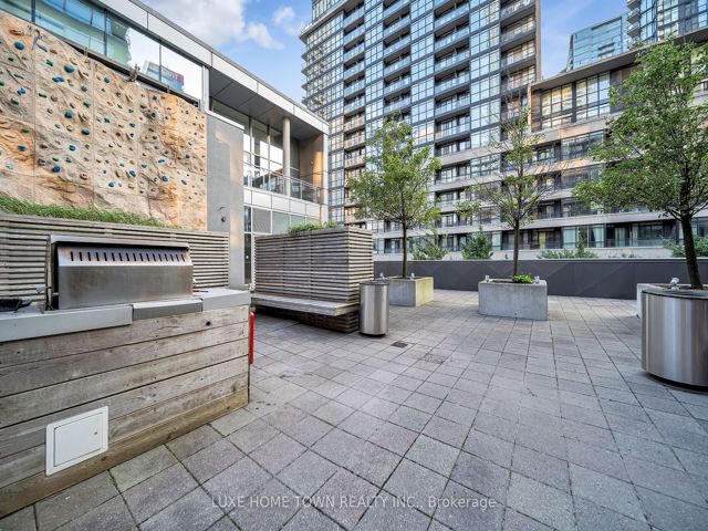 711 - 4K Spadina Ave