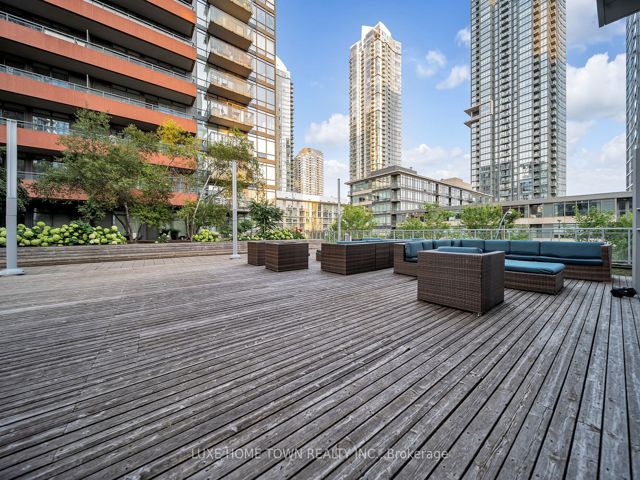 711 - 4K Spadina Ave