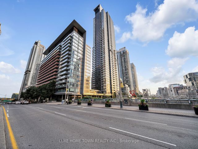 711 - 4K Spadina Ave