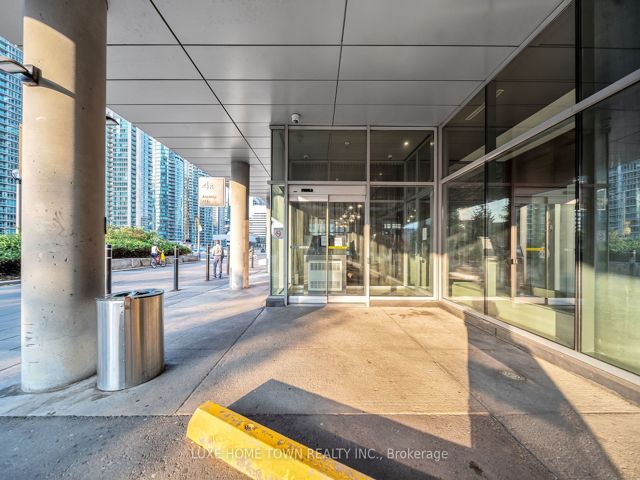 711 - 4K Spadina Ave