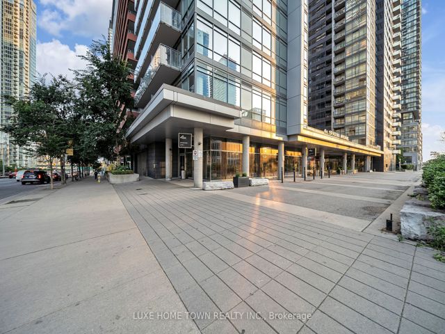 711 - 4K Spadina Ave