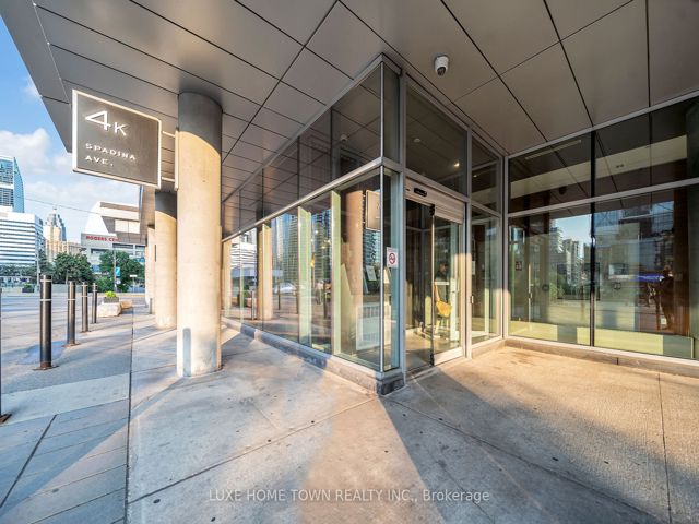 711 - 4K Spadina Ave