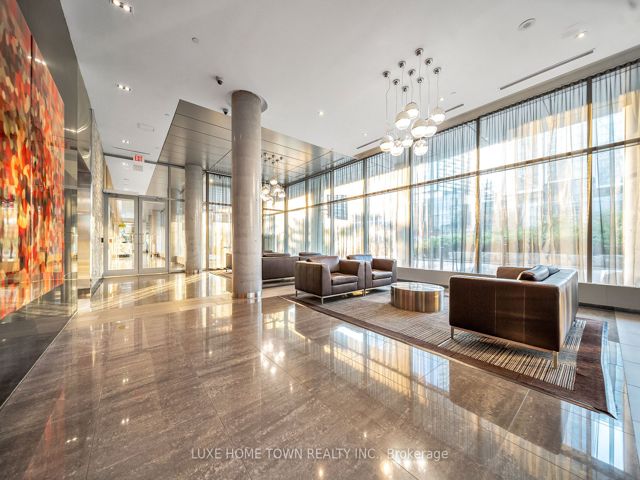 711 - 4K Spadina Ave