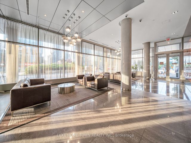711 - 4K Spadina Ave