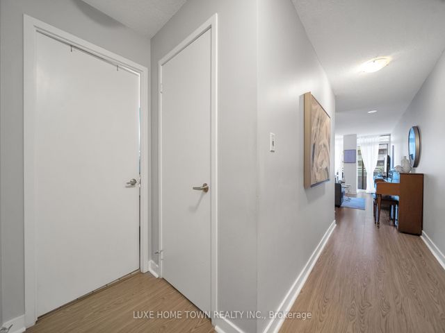 711 - 4K Spadina Ave