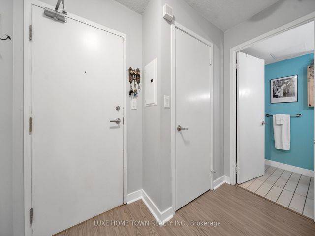 711 - 4K Spadina Ave