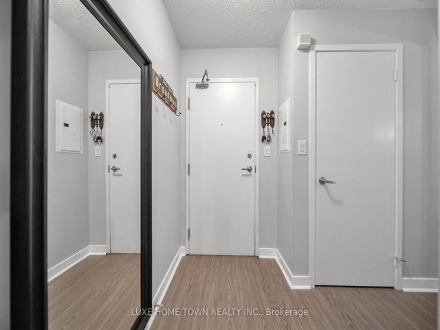 711 - 4K Spadina Ave