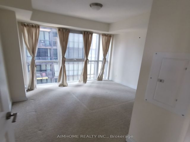 1902 - 28 Ted Rogers Way
