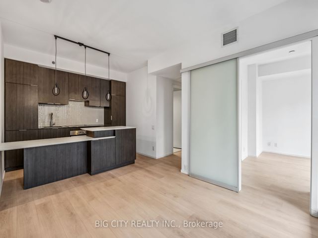 1506 - 5 St Joseph St