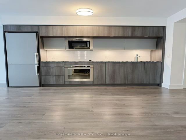 701 - 575 Bloor St E