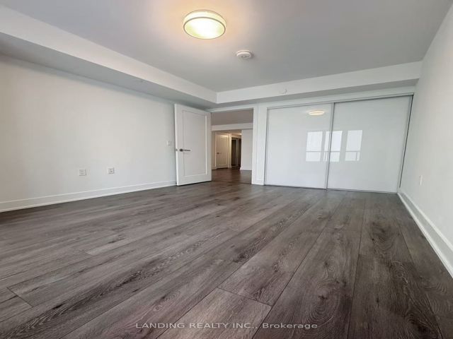 701 - 575 Bloor St E