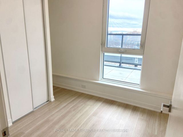 1214 - 500 Wilson Ave