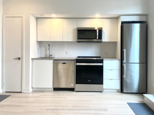 1214 - 500 Wilson Ave