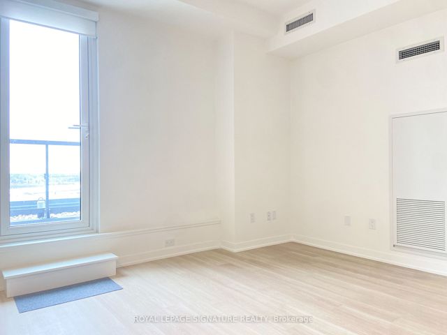 1214 - 500 Wilson Ave