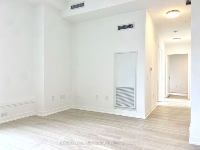 1214 - 500 Wilson Ave
