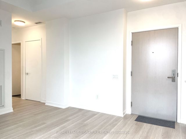 1214 - 500 Wilson Ave