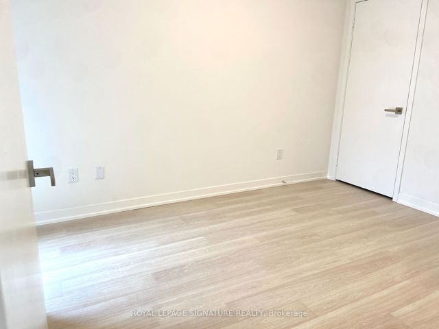 1214 - 500 Wilson Ave