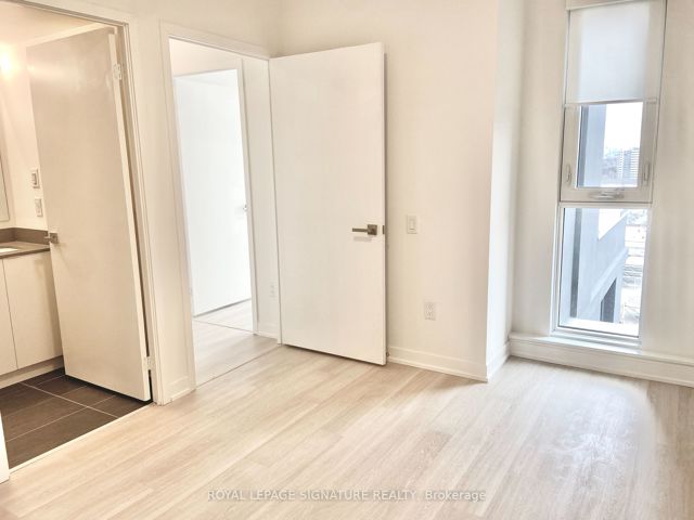 1214 - 500 Wilson Ave