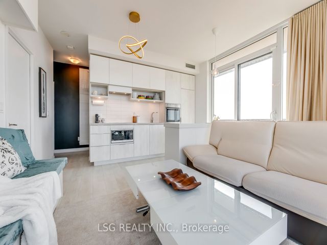 5205 - 8 Eglinton Ave E