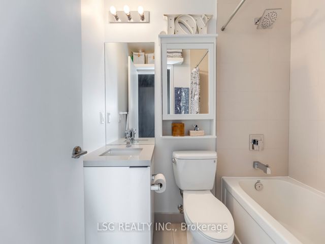 5205 - 8 Eglinton Ave E
