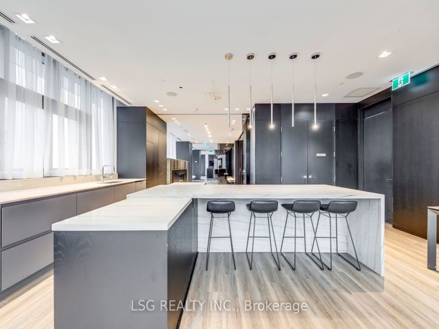 5205 - 8 Eglinton Ave E