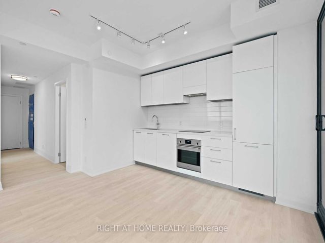 913 - 33 Frederick Todd Way
