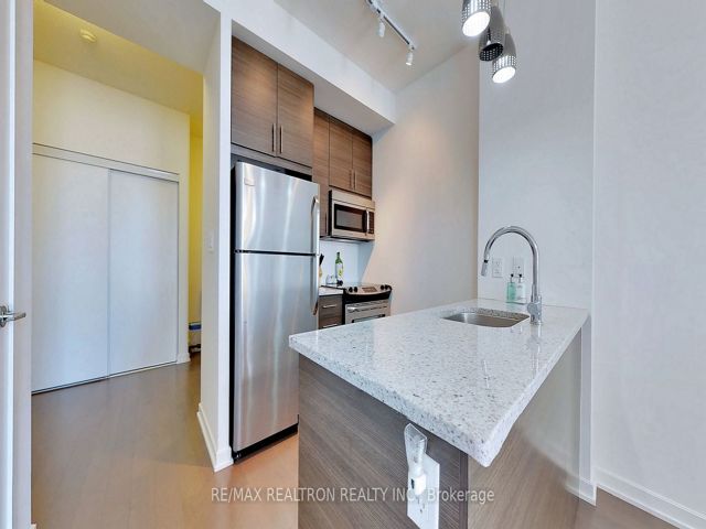 601 - 70 Forest Manor Rd