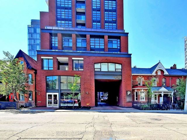 802 - 501 Adelaide St W