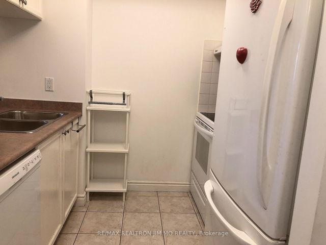 1108 - 8 Hillcrest Ave