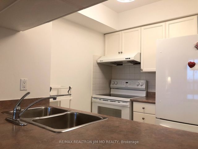 1108 - 8 Hillcrest Ave
