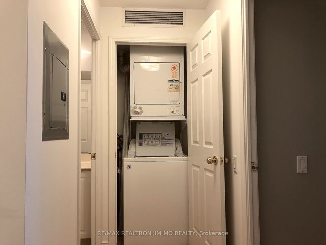 1108 - 8 Hillcrest Ave