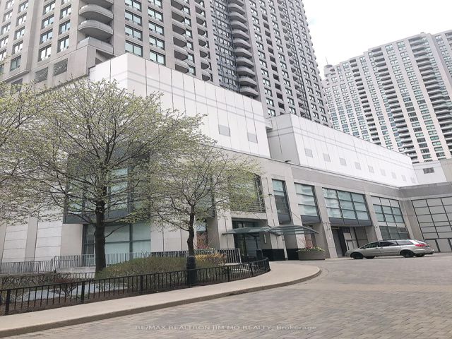 1108 - 8 Hillcrest Ave