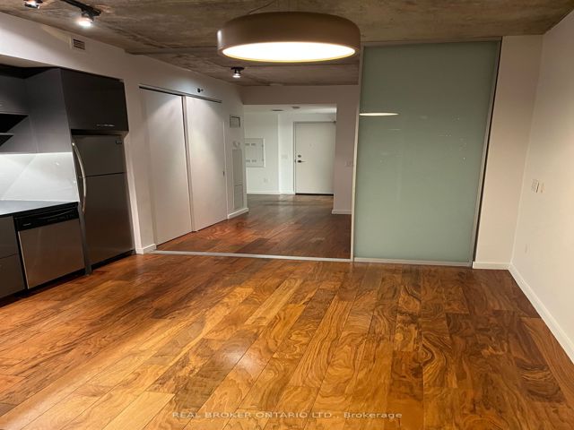915 - 32 Trolley Cres