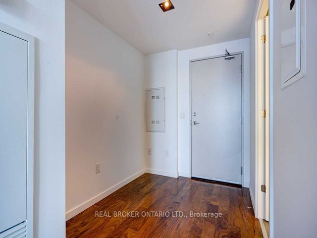 915 - 32 Trolley Cres