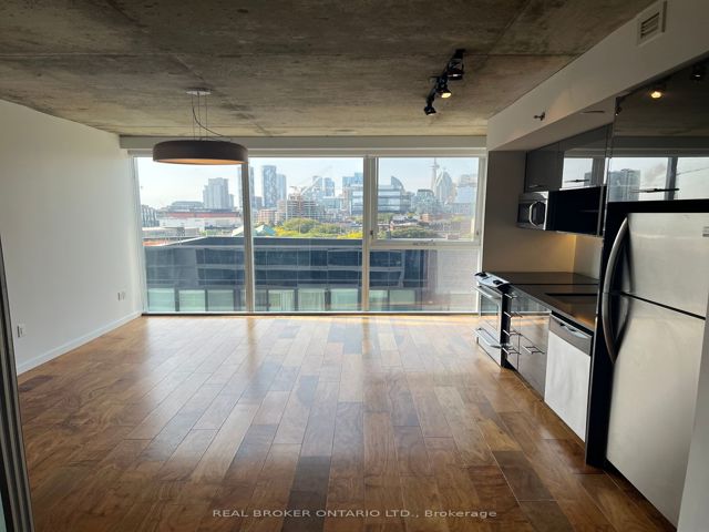 915 - 32 Trolley Cres