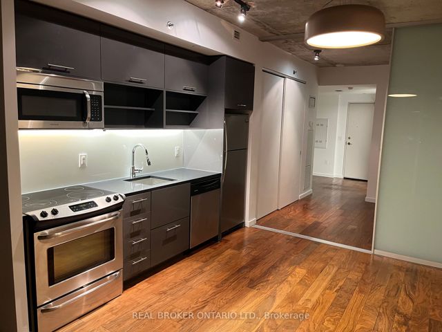 915 - 32 Trolley Cres