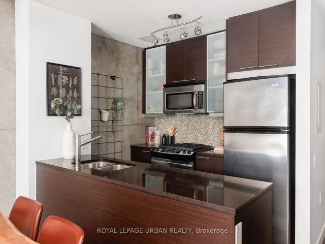402 - 138 Princess St E