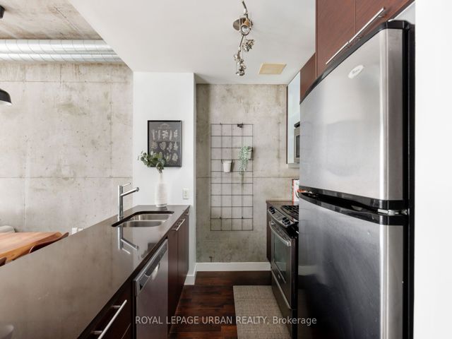 402 - 138 Princess St E