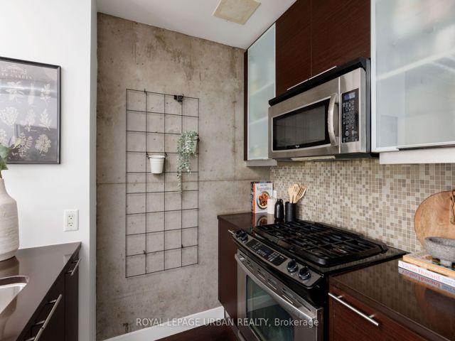 402 - 138 Princess St E