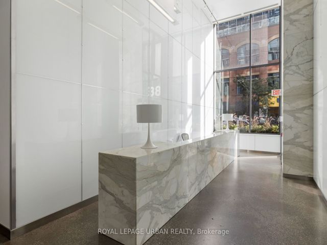402 - 138 Princess St E