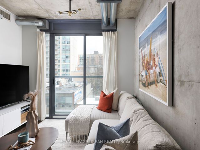 402 - 138 Princess St E