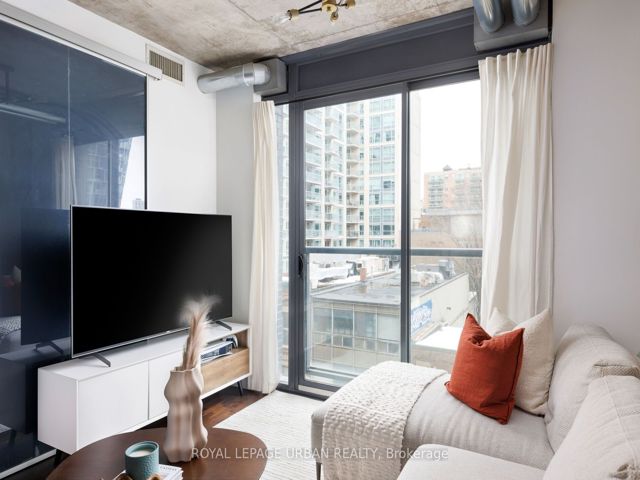 402 - 138 Princess St E