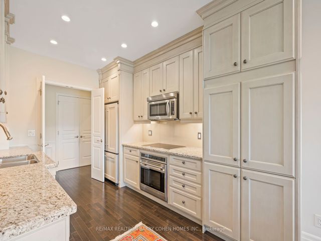 407 - 21 Burkebrook Pl